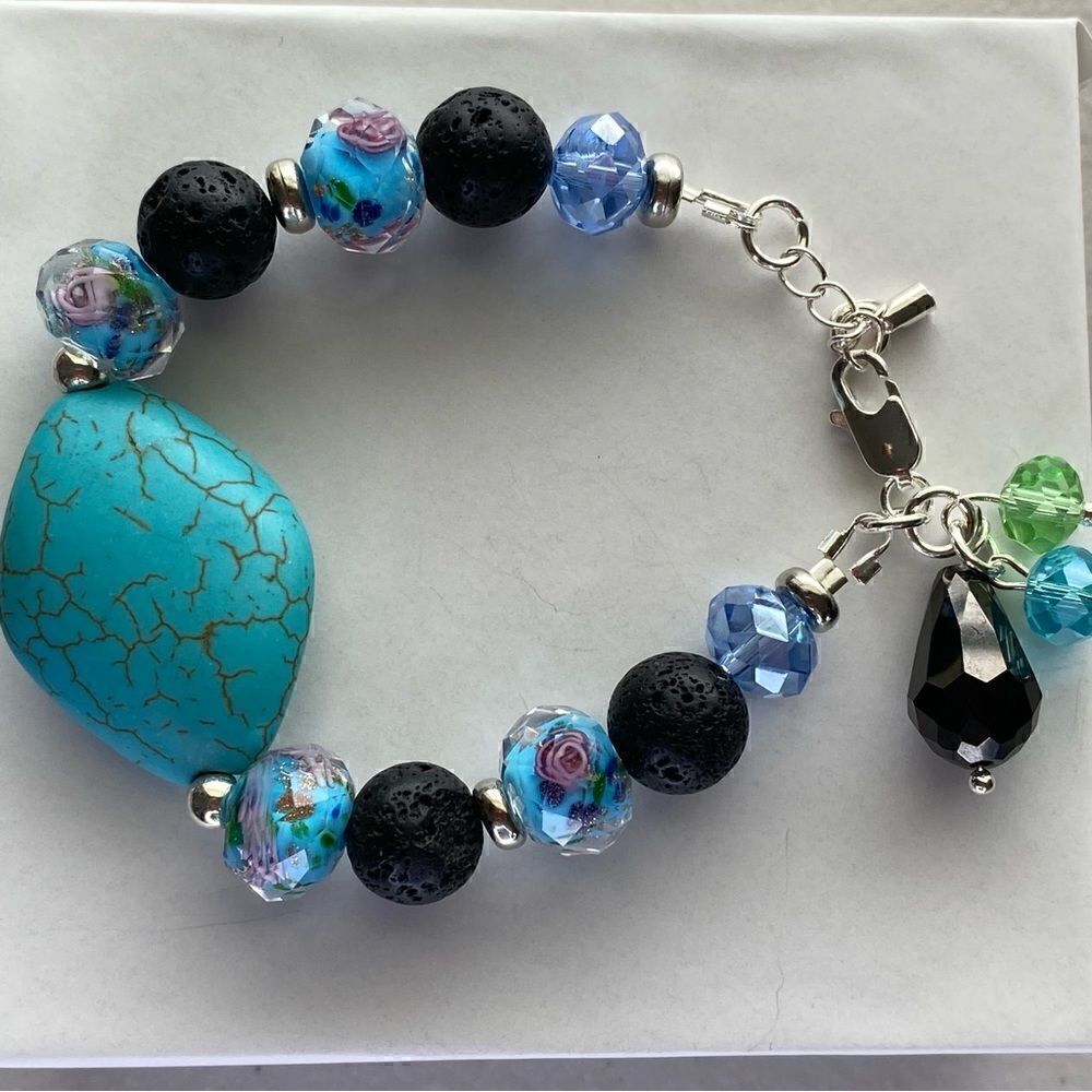 Chunky Turquoise magnesite lava stones elegant handmade bracelet. New